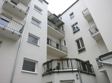 Rückansicht - Wohnung mieten in Mannheim (Quadrate) - Schöne 2-Zimmerwohnung mit Balkon in den Quadraten von Mannheim zu vermieten!