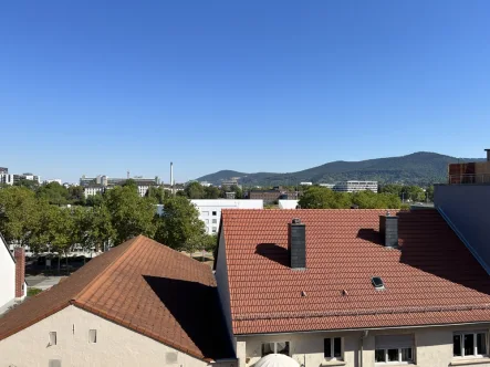Ausblick Schlafzimmer - Wohnung kaufen in Heidelberg - Schöne, zentral gelegene 3-Zimmer-Wohnung in HD-Bergheim zu verkaufen!