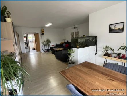 Wohn-/Esszimmer - Wohnung kaufen in Pfinztal / Söllingen - 4-Zimmer Dachgeschosswohnung in wunderbarer Ortsrandlage! **provisionsfrei**