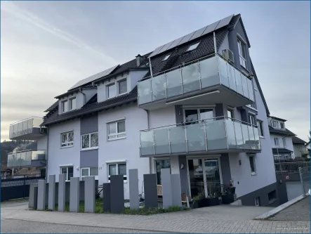 Hausansicht - Wohnung kaufen in Pfinztal / Söllingen - Neuwertige 3-Zimmerwohnung mit 2 Terrassen aktuell unbefristet vermietet! **provisionsfrei**