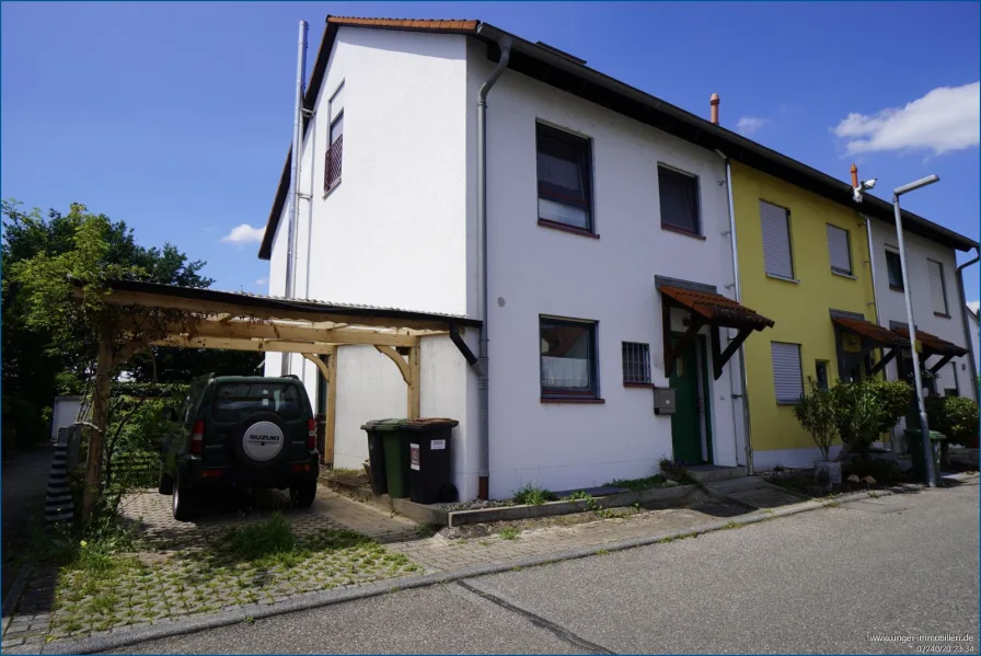 Hausansicht - Haus kaufen in Pfinztal / Berghausen - Kinderparadies ! Gepflegtes Reihenendhaus mit Garten, Garage und Carport! **provisionsfrei**