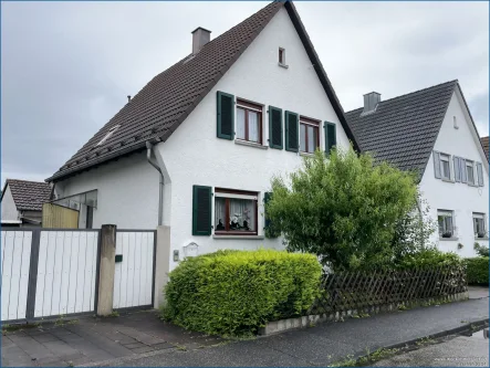 Hausansicht - Haus kaufen in Weingarten - Frei stehendes Einfamilienhaus mit Schopf, Wintergarten, Hof und Garten! **provisionsfrei**