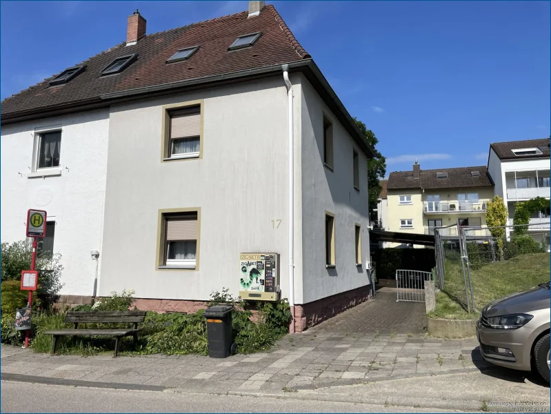 Hausansicht - Haus kaufen in Karlsruhe / Grötzingen - Kleineres Einfamilienhaus DHH mit Hof und Garten in ruhiger Wohnlage! **provisionsfrei**