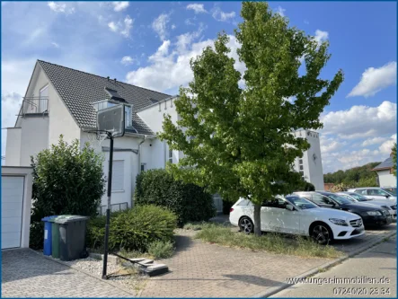 Hausansicht - Wohnung kaufen in Pfinztal / Wöschbach - 2-Zimmerwohnung mit Terrasse! Pfinztal-Wöschbach Traumaussicht! **provisionsfrei**