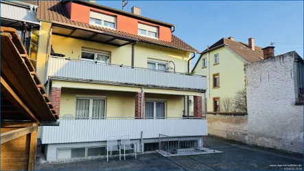 Haus Rückseite - Haus kaufen in Karlsruhe / Grötzingen - Teilvermietetes 3-Familienhaus mit 2 Garagen und herrlichem Garten! **provisionsfrei**