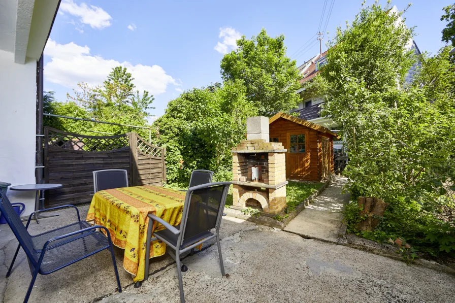 Terrasse - Haus kaufen in Ludwigsburg - Reihenmittelhaus mit idyllischer Gartenoase!