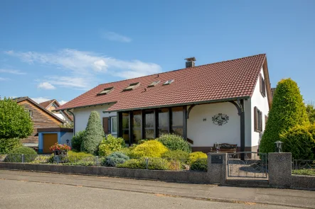  - Haus kaufen in Biberach - Ein- bis Zweifamilienhaus in attraktiver Lage mit tollem Garten