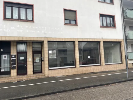Schaufensterfront - Laden/Einzelhandel mieten in Schwetzingen - Gewerbefläche mit großzügiger Schaufensterfront und geräumiger Lagerfläche