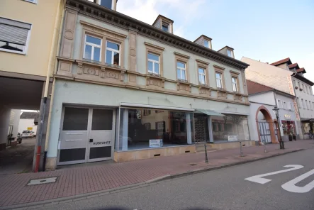  - Laden/Einzelhandel mieten in Schwetzingen - Vielseitig nutzbares Ladengeschäft mit großem Schaufenster in toller Lage