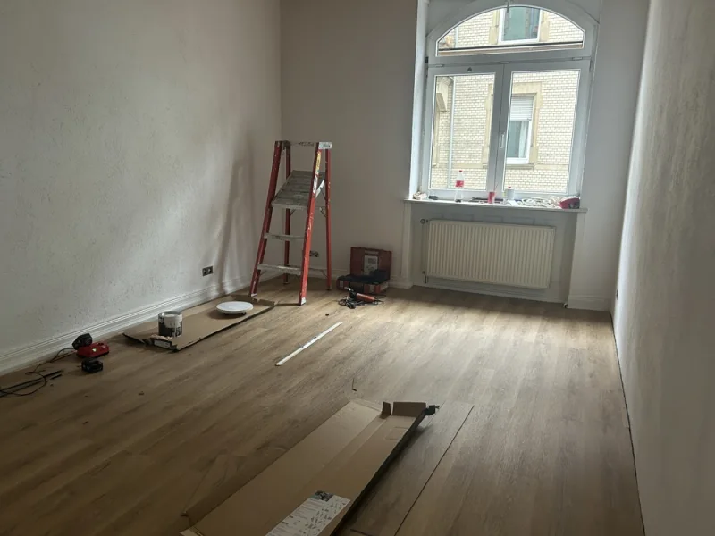 Wohnzimmer - Wohnung mieten in Mannheim / Neckarstadt-Ost - Renovierte Wohnung mit Balkon in beliebter Wohnlage