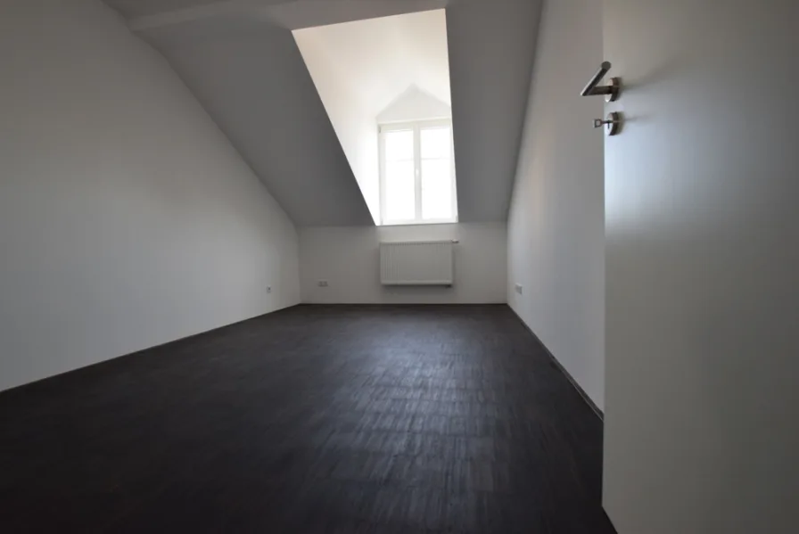 Zimmer 1 - Wohnung mieten in Mannheim - Sehr schöne Dachgeschosswohnung im sanierten Altbau