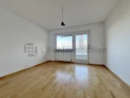 Schlafzimmer oder Büro mit Zugang zur Terrasse