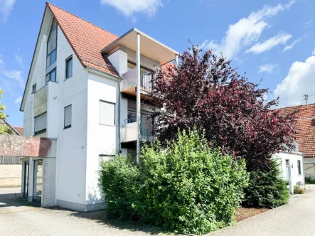 Ansicht - Wohnung kaufen in Blaubeuren - 3,5-Zimmer-Galeriewohnung mit Weitblick - individuell Wohnen unterm Dach in Blaubeuren-Asch