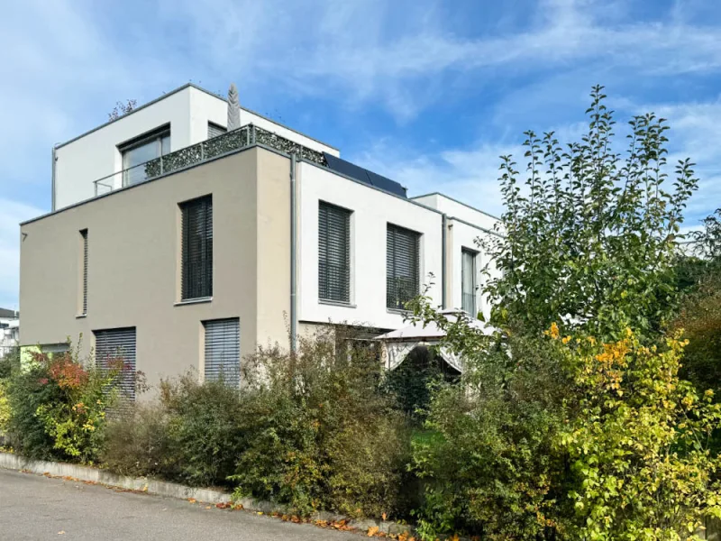 Ansicht - Haus mieten in Neu-Ulm - Neu-Ulm/Wiley-Süd großzügiges Reiheneckhaus mit EBK, Terrasse, Dachterrasse, 2 Bäder und 2 TG's