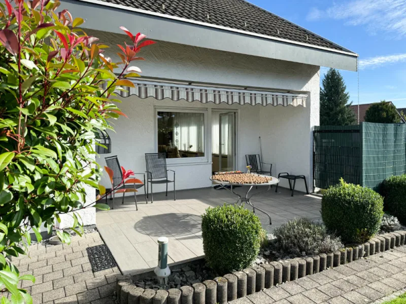 Terrasse - Haus kaufen in Ulm - Ulm-Lehr gepflegtes Einfamilienhaus in familienfreundlicher Lage, toller Garten, kurzfristig frei