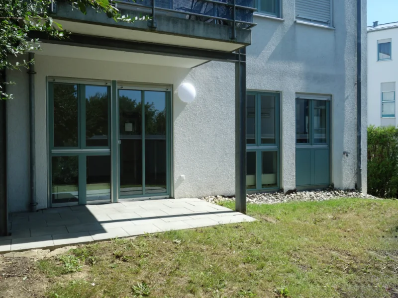 Terrasse - Wohnung mieten in Ulm - Ulm-Böfingen (Eichberg) modernisierte 3-Zi.-Wohnung mit Terrasse, Gartenanteil, EBK und TG