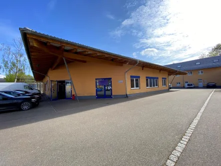 Außenansicht1 - Büro/Praxis mieten in Villingen-Schwenningen - Attraktive Gewerbe-/Verkaufs-/Büroräume mit Parkplätzen in gut frequentierter Lage