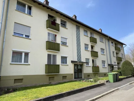Hausansicht-Eingangsbereich - Wohnung kaufen in Villingen-Schwenningen - Gemütliche 3-Zimmer-Wohnung in ruhiger und stadtnaher Lage von Schwenningen