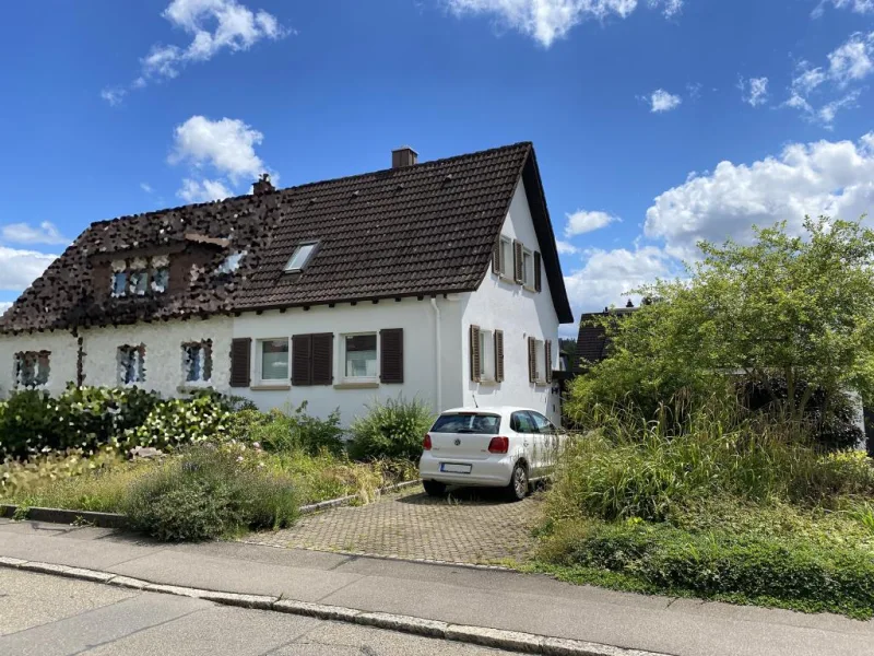 Hausansicht - Haus kaufen in Villingen-Schwenningen - Doppelhaushälfte mit sonnigem Süd-West-Gundstück in Villingen - Südstadt  