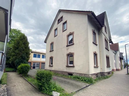 Hausansicht - Wohnung mieten in Villingen-Schwenningen - Modernisierte große 4½-Zimmer-Wohnung in Zentrumsnähe von Villingen