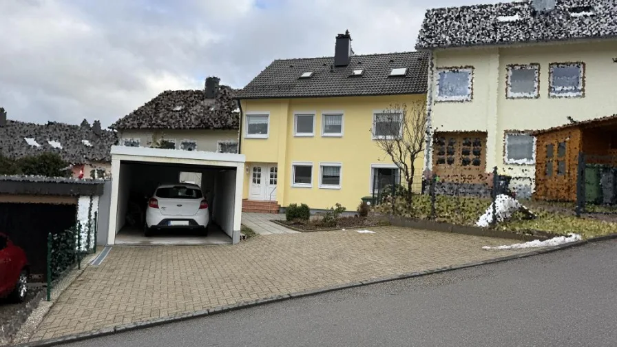 Hausansicht - Haus kaufen in St. Georgen - Modernisierte 1-3-Familien-Reihenhaus in ruhiger Lage in St. Georgen