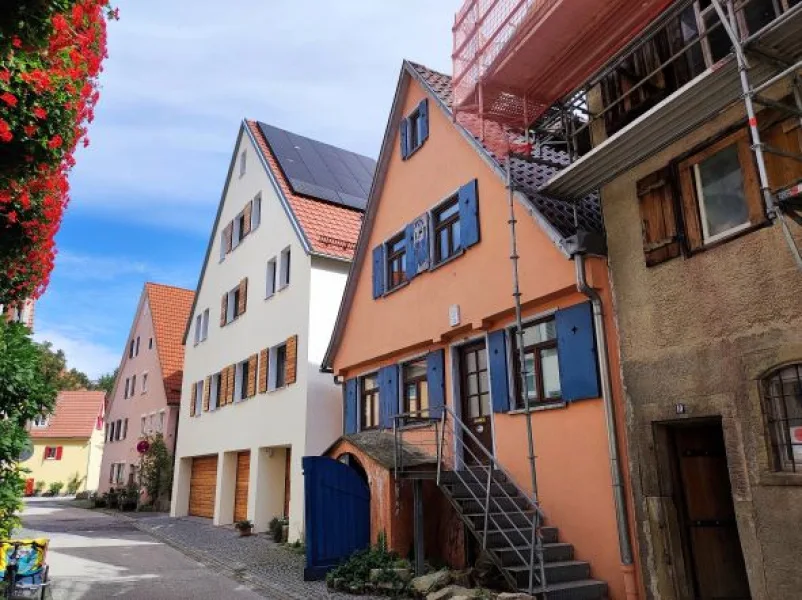 Widmaier GmbH Immobilien - Haus kaufen in Rottenburg am Neckar - Bauernhaus mit Scheune und Innenhof