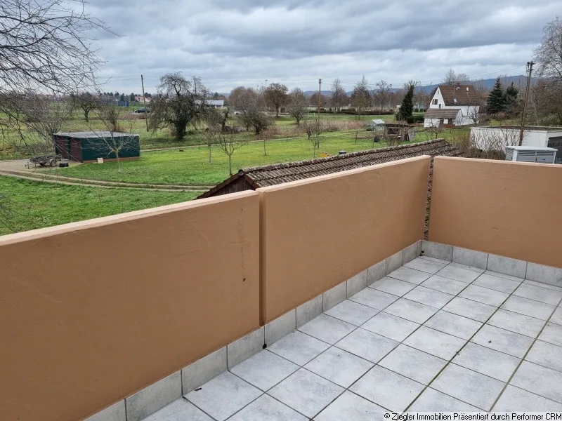 01 Ausblick Balkon  - Wohnung kaufen in Edingen-Neckarhausen - Hübsche Wohnung mit  Balkon in Feldrandlage in Edingen-Neckarhausen- 22203661