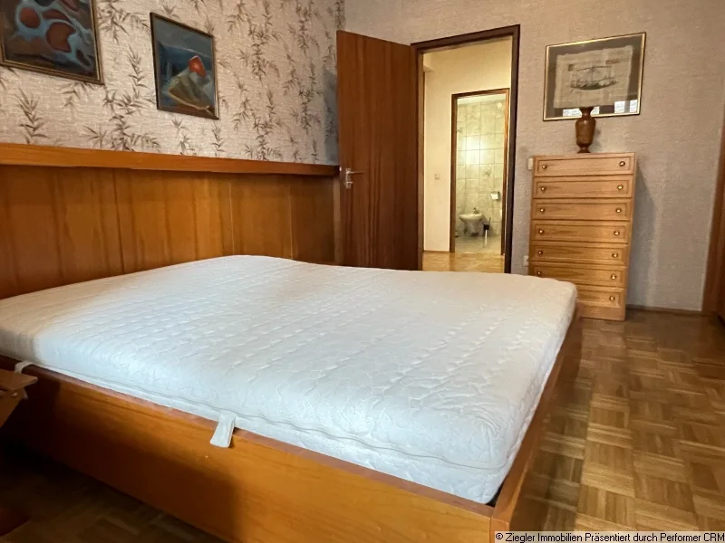 9 Schlafzimmer Ansicht c