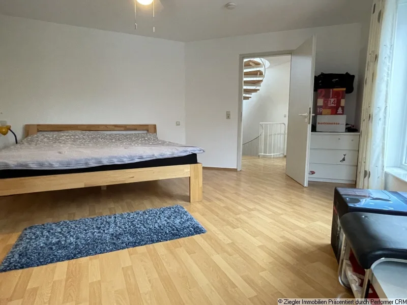 15 Ebene 2 - Schlafzimmer Ansicht b