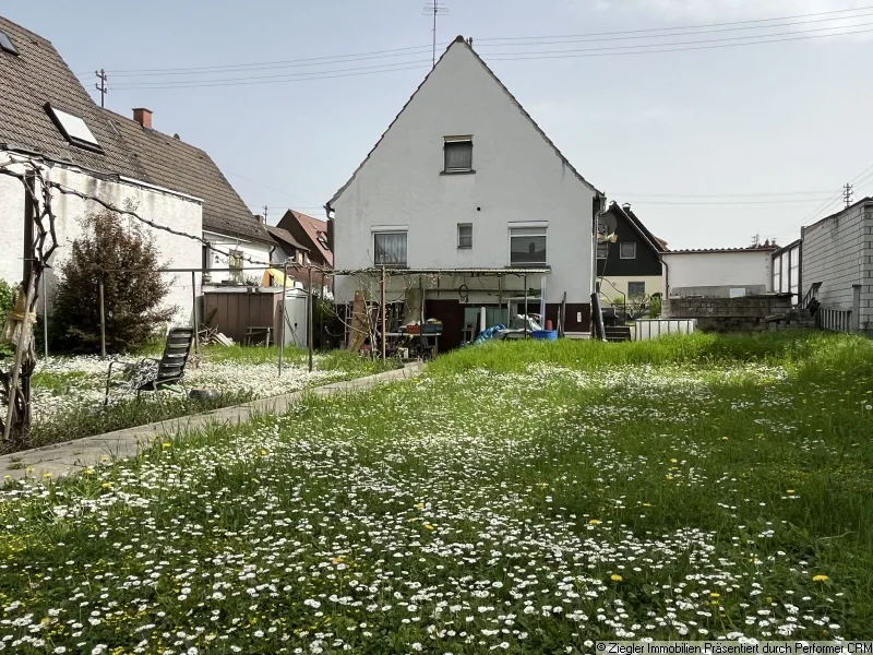 01 Rückansicht - Haus kaufen in Edingen-Neckarhausen - Freisteh. 1-Fam.-Hs. mit idyll. Grundst., ideal für Sanierer - OT-Edingen - 10003828