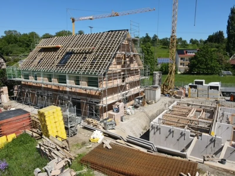 Ansicht Rohbau - Haus kaufen in Hilzingen - Nur noch 2 Häuser verfügbar - Neubau-Reihenhaus - Massivbau - voll unterkellert - Schlüsselfertig