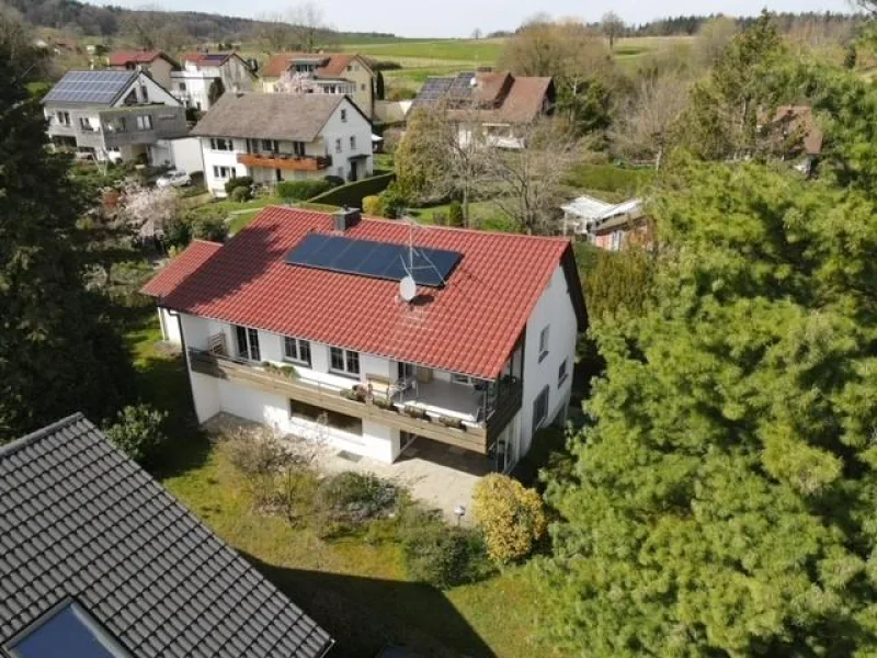 Ansicht - Haus kaufen in Gaienhofen - Gaienhofen: gepflegtes 3-Familienhaus mit tollem Grundstück - auch als EFH mit Büro / ELW nutzbar