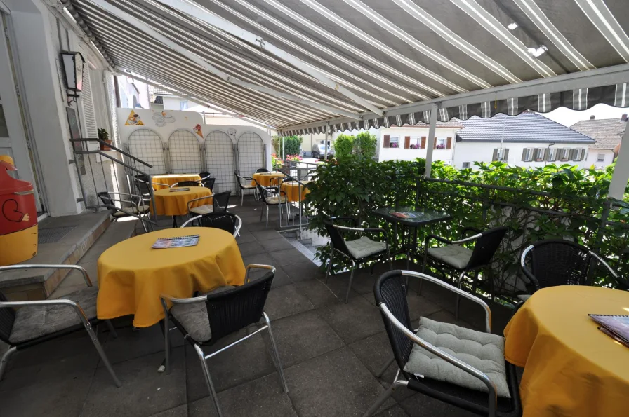 Terrasse - Büro/Praxis kaufen in Gailingen - Eiscafé / Gastro- / Gewerbe- / Praxis- / Bürofläche in Gailingen an der Schweizer Grenze 