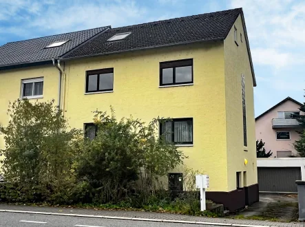 Titel bearbeitet - Haus kaufen in Ilvesheim - Einseitig angebautes 2-3 Familienhaus mit schönem Gartengrundstück und Doppelgarage, gute Wohnlage
