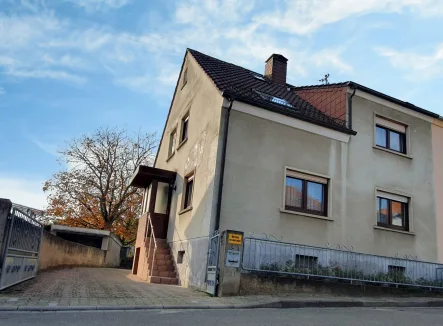 Titel - Haus kaufen in Eppelheim - Stattliches 2-Fam.-Haus mit viel Stauraum auf großem Grundstück in ruhiger Lage - sanierungsbedürftig