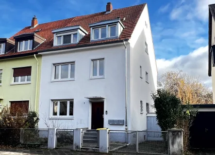 Titel - Haus kaufen in Mannheim / Feudenheim - Stilvolles Dreifamilienhaus in erstklassiger und sehr gesuchter Wohnlage mit bebaubaren Gartenbereich