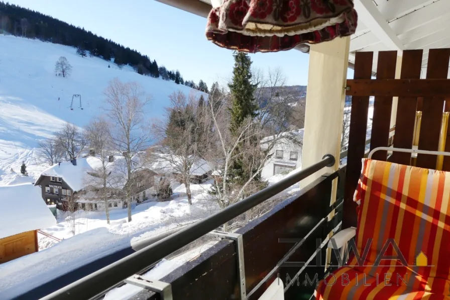 Balkon mit Ausblick zum Skihang