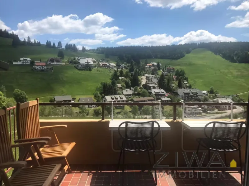 Balkon mit Aussicht (Sommerbild)