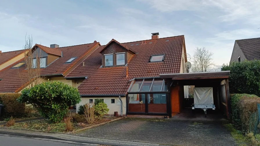 Ansicht von Straße - Haus kaufen in Kassel / Harleshausen - Ihr neues Zuhause: Charmantes Reihenendhaus in beliebter Lage