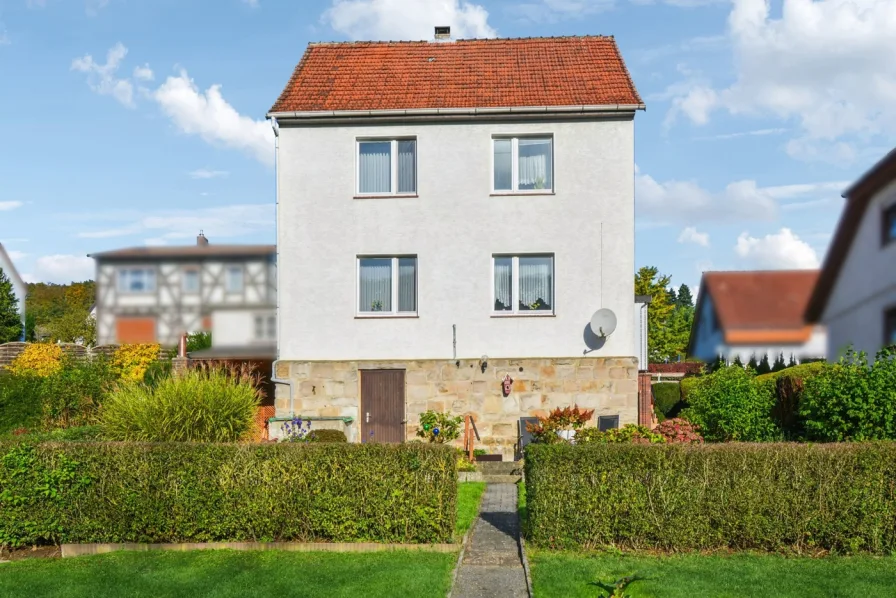 Rückseite - Haus kaufen in Fuldatal / Wahnhausen - Familienidyll im Fuldatal : Charmantes Einfamilienhaus mit Garten