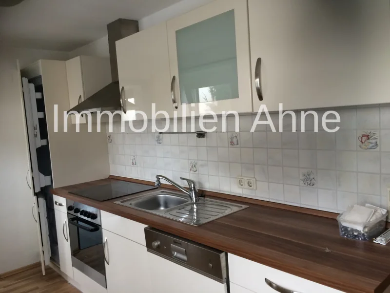 Küche m. EBK - Wohnung kaufen in Pfaffenhausen - Wohnung mit eigenem Eingang und Gartenanteil. Bezaubernde 3-Zi. EG-Wohnung - Pfaffenhausen!