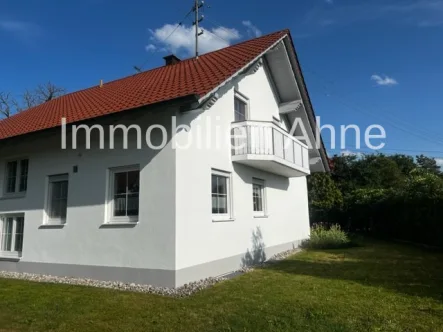 Nordwestansicht - Haus kaufen in Oberrieden - Platz für neue Wohnideen bietet dieses EFH in Oberrieden!