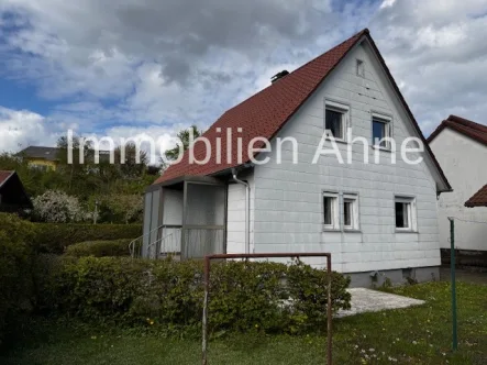 Westansicht - Haus kaufen in Ungerhausen - Schmuckes EFH in harmonischem Wohngebiet - Ungerhausen!