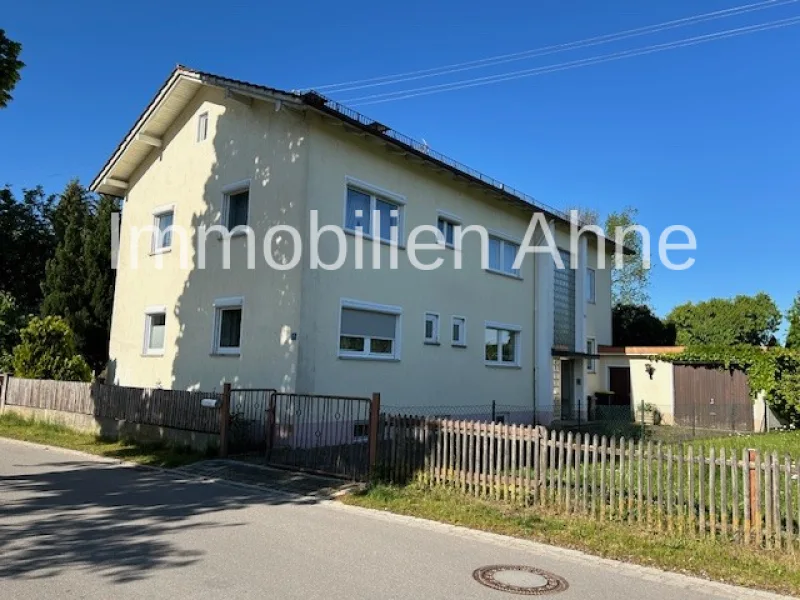 Nordostansicht - Haus kaufen in Ettringen - Einfamilienhaus mit ELW mit sep. Büroräumen in schöner Umgebung - idyllischer Garten - Ettringen!