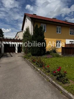 Außenansicht - Haus kaufen in Mindelheim - DHH in ruhiger, stadtnaher Lage - mit Ihrer Kreativität zaubern Sie ein kleines Schmuckstück - MN!