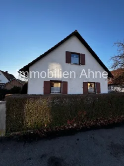 Außenansicht - Haus kaufen in Mindelheim - Hier könnten Ihre Ideen ein Zuhause finden. Kleines EFH in Mindelheim!