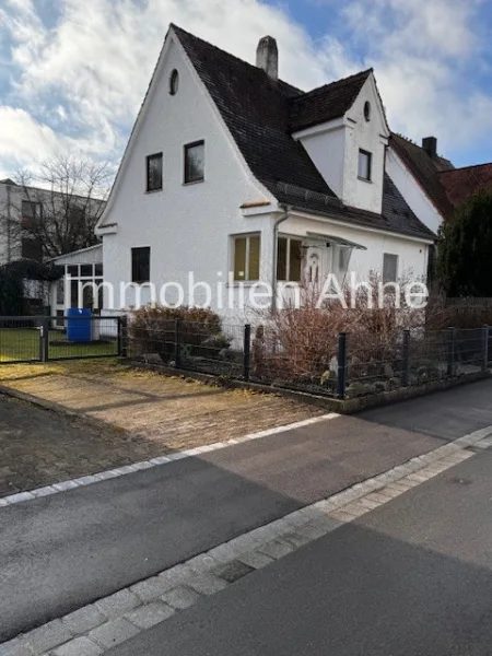 Nordostansicht - Haus kaufen in Mindelheim - Charmantes Einfamilienhaus, ideal für Sanierung oder Neubau - zu kaufen in Mindelheim!