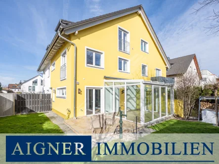 Hausansicht - Haus kaufen in München - AIGNER - Familienidylle in Freimann: Doppelhaushälfte zum Wohlfühlen
