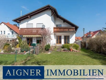 Außenansicht - Haus kaufen in München - AIGNER - Kapitalanlage oder Selbstbezug: Großzügiges Zwei-/Dreifamilienhaus in Feldmoching