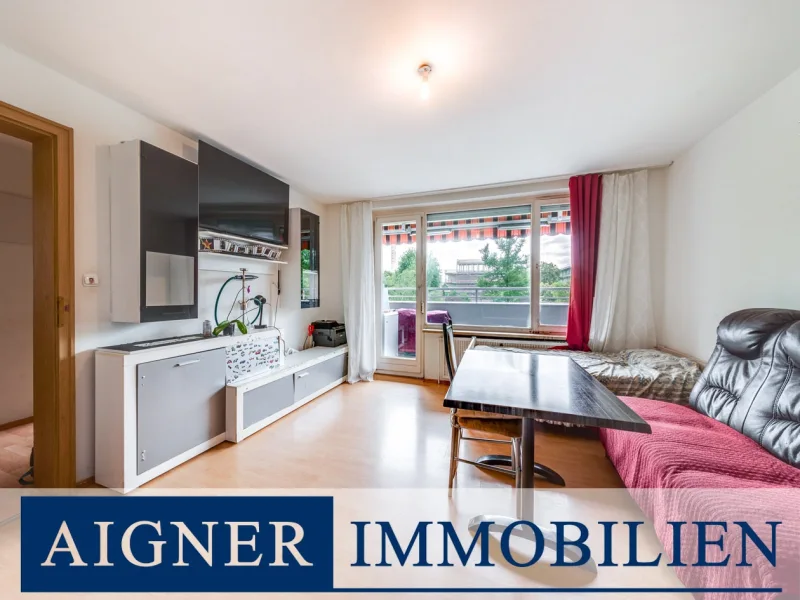 Wohnzimmer - Wohnung kaufen in München - AIGNER - Renovierungsbedürftige 3-Zimmer-Wohnung mit Loggia zum ruhigen Innenhof